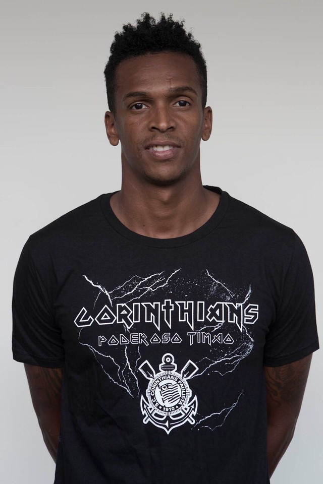 No Dia Mundial do Rock, Corinthians lança camisas inspiradas em bandas; veja fotos