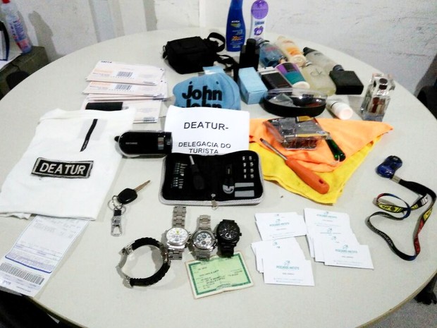 Material apreendido durante prisão do suspeito nesta quarta-feira (Foto: Divulgação / Polícia Civil)