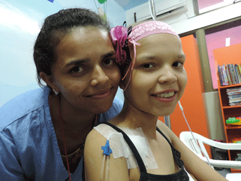 Maria de Fátima da Silva está contente que filha Tatiane não pederá ano letivo (Foto: Luna Markman/G1) Maria de Fátima da Silva está contente que filha Tatiane não pederá ano letivo (Foto: Luna Markman/G1)