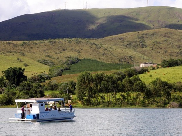 Empresários comemoram nível elevado na Represa de Furnas, em Carmo do Rio Claro (MG). (Foto: Reprodução/Pousada Pontal do Lago)