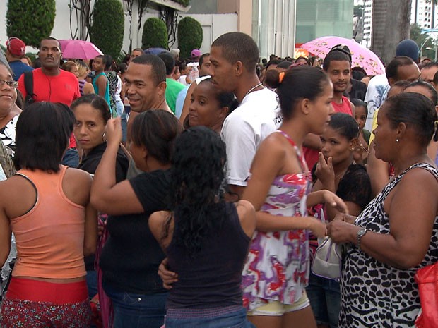 Boato sobre bolsa família gera tumulto em Salvador (Foto: Imagem/TV Bahia)