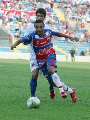 leandro, volante do Fortaleza (Foto: Kid Júnior/ Agência Diário)