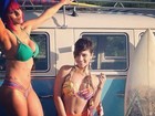 Babi Rossi e Thaís Bianca exibem curvas em campanha de biquíni