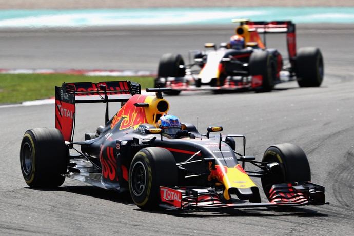 Daniel Ricciardo e Max Verstappen, da RBR, no GP da Malásia (Foto: Mark Thompson/Getty Images)