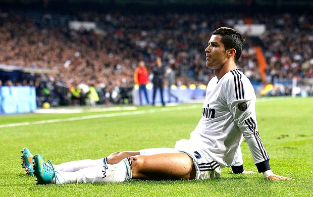 Cristiano Ronaldo na partida do Real Madrid contra o Zagaoza (Foto: Reuters)