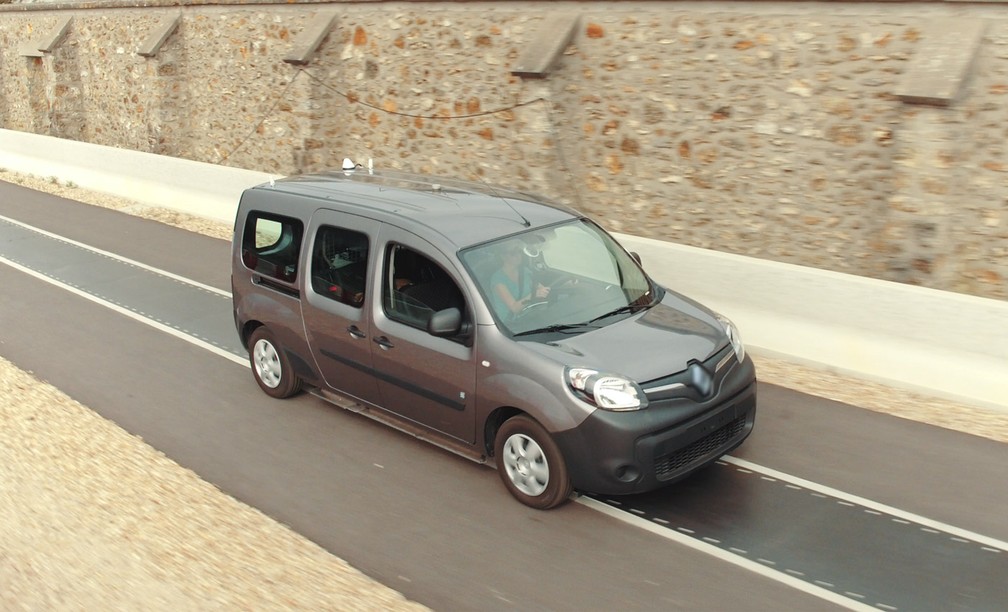 Carros são recarregados sem fio até 100 km/h (Foto: Divulgação)