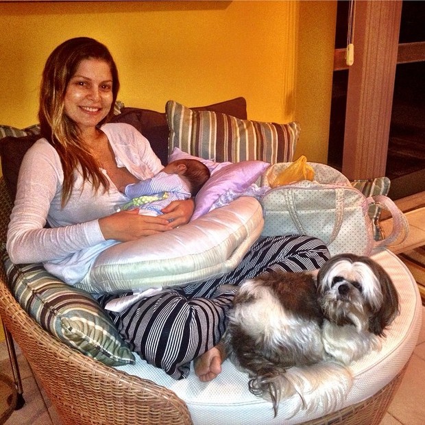 Bárbara Borges com o filho Martin (Foto: Reprodução/Instagram)