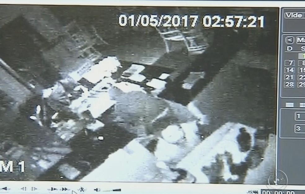 Câmera registrou a ação dos criminosos no restaurante em Ourinhos (Foto: Reprodução/ TV TEM )