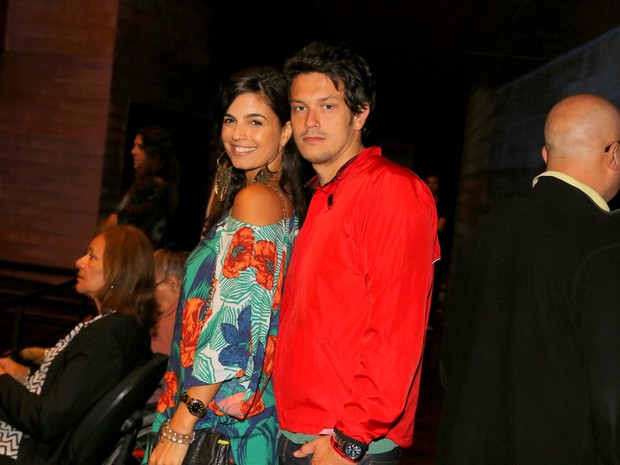 Emanuelle Araújo e o marido, Carlos Henrique Blecher, em show no Rio (Foto: Marcello Sá Barreto/ Ag. News)