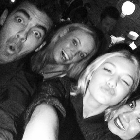 Joe Jonas, Caroline Wozniacki, Gigi Hadid e Val Vogt em festa em Nova York, nos Estados Unidos (Foto: Instagram/ Reprodução)