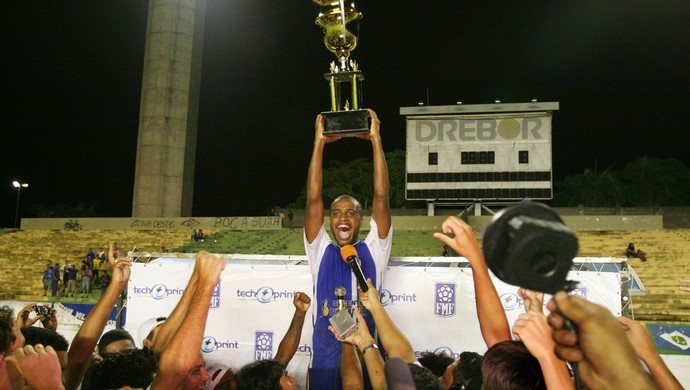 Vila Aurora levanta o último título do Estádio Verdão em 2009 - Copa Mato Grosso (Foto: Edson Rodrigues/Secopa-MT)