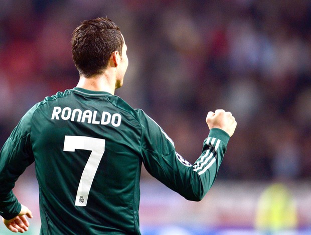 Cristiano Ronaldo, Ajax e Real MAdrid (Foto: Agência AFP)