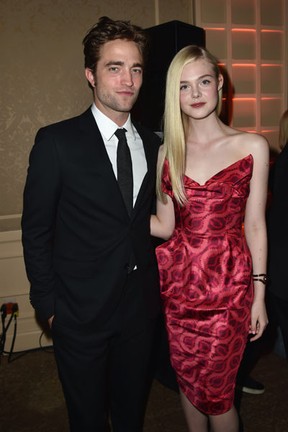 Robert Pattinson e Elle Fanning em evento em Los Angeles, nos Estados Unidos (Foto: Kevin Winter/ Getty Images/ AFP)