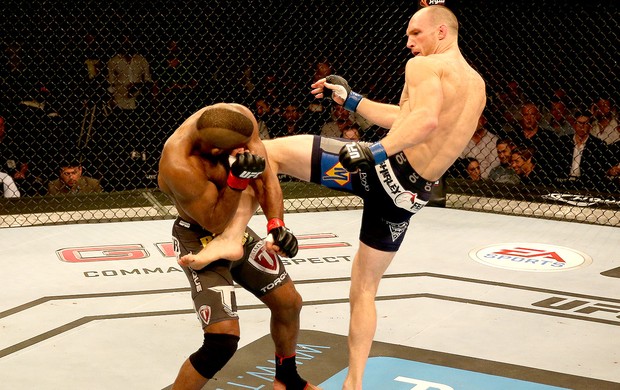 Ryan LaFlare chute UFC luta Abu Dhabi (Foto: Getty Images) Ryan LaFlare chute UFC luta Abu Dhabi (Foto: Getty Images)