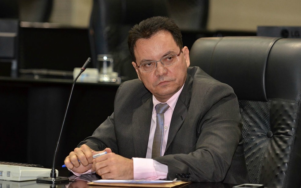 Presidente da ALMT, Eduardo Botelho (PSB), assinou ato de desagravo contra o secretrio e pediu que ele pea desculpas  deputada formalmente (Foto: Maurcio Barbant/ALMT)