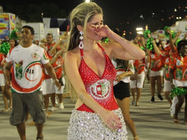 Bárbara Evans em ensaio técnico da Grande Rio na Marquês de Sapucaí, no Centro do Rio (Foto: Rodrigo dos Anjos/ Ag. News)