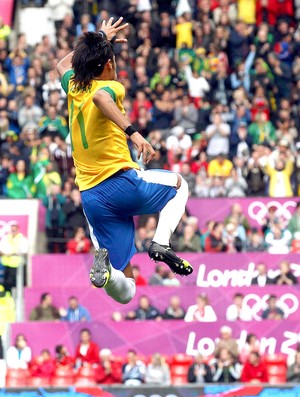 Neymar comemora gol do Brasil contra a Bielorrússia (Foto: Reuters)