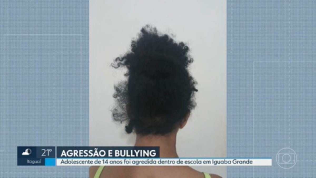 Adolescente é alvo de bullying e agressão física dentro de escola em