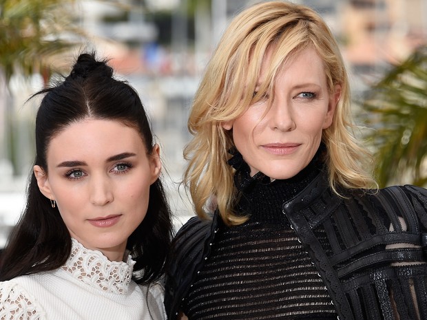 17/05: Rooney Mara e Cate Blanchett divulgam o filme 'Carol' no Festival de Cannes 2015 (Foto: AFP PHOTO/BERTRAND LANGLOIS)