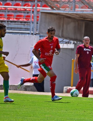 Romano lateral-esquerdo Boa Esporte (Foto: Régis Melo)