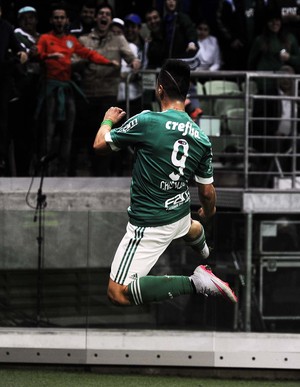 Em alta com torcida, Cristaldo despista sobre futuro: 