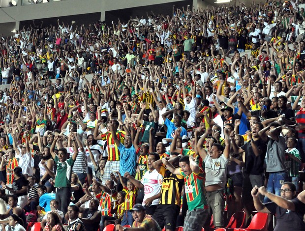 Torcida do sampaio tem lotado Castelão, que poderá ser decisivo na final da Série D (Foto: Biaman Prado/O Estado)