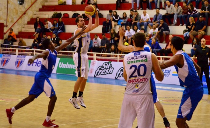 São José Basquete x Pinheiros (Foto: Danilo Sardinha/GloboEsporte.com)