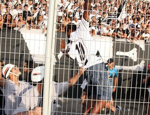 Corinthians x Ponte Preta confusão briga polícia (Foto: Gustavo Magnusson / Ag. Estado)