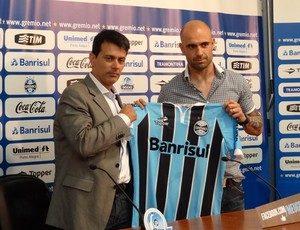 grêmio cris apresentação zagueiro (Foto: Hector Werlang/Globoesporte.com)