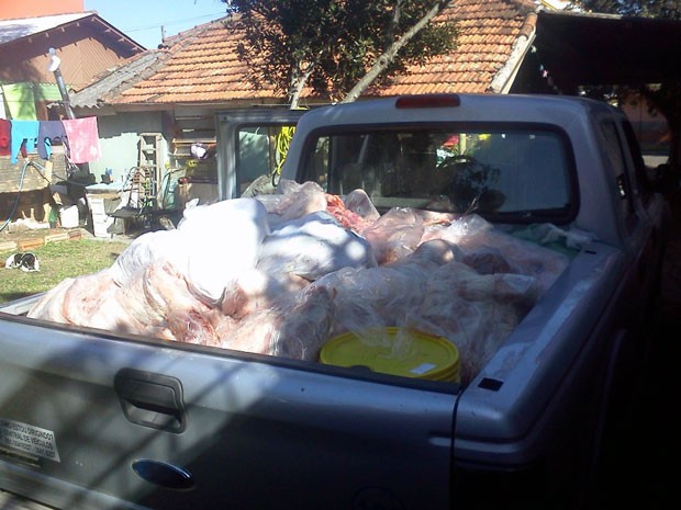 Carne apreendida (Foto: Vigilância Sanitária/Divulgação)