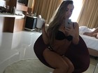 Michelly Crisfepe posa de lingerie e seduz em foto na web