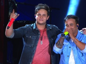 Matheus e Kauan fecharam o evento após mais de 12 horas de programação do Festival Villa Mix, em Goiânia, Goiás (Foto: Reprodução/TV Anhanguera)