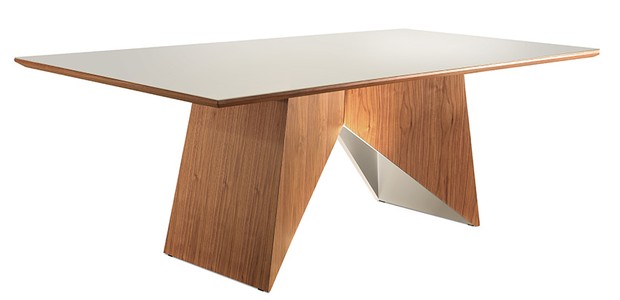 Mesa de jantar Areza, com tampo de cristal tonalizado de 4 mm e base de madeira, 1,80 x 1 x 0,77 m. Dunelli, de R$ 6.678 por R$ 3.735 (Foto: Divulgação)