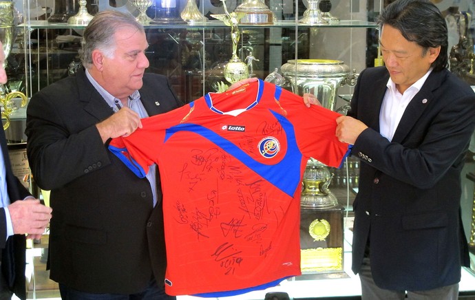 Santos homenageia Costa Rica (Foto: Lincoln Chaves)