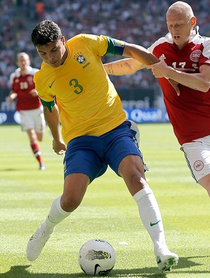 Thiago Silva, Brasil x Dinamarca (Foto: Agência AP)