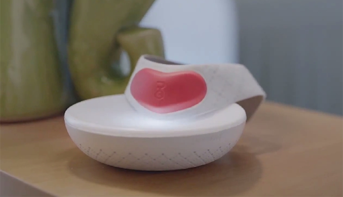Sensor externo também é carregador sem fio (Foto: Divulgação/Sproutling)