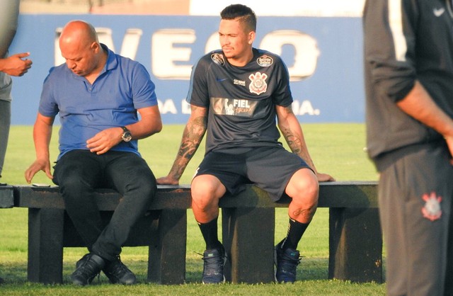 Bate e volta? Perto de ida para a Grécia, Luciano se reapresenta ao Corinthians