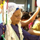 Mulheres saem em romaria à Nossa Senhora (Reprodução/ TV Gazeta)