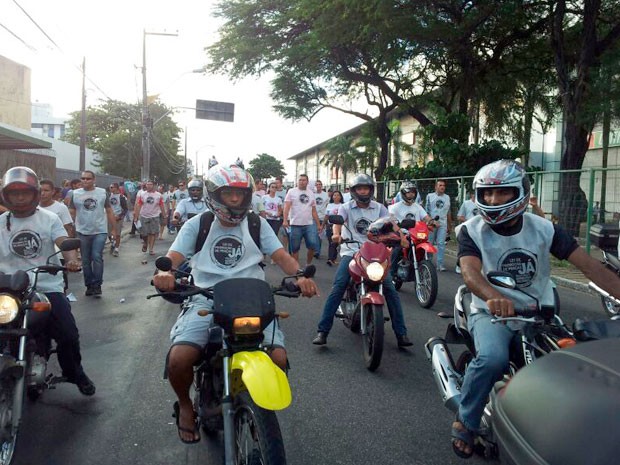 Militares fazem protesto na avenida Hermes da Fonseca, na zona Sul (Foto: Igor Jácome/G1)