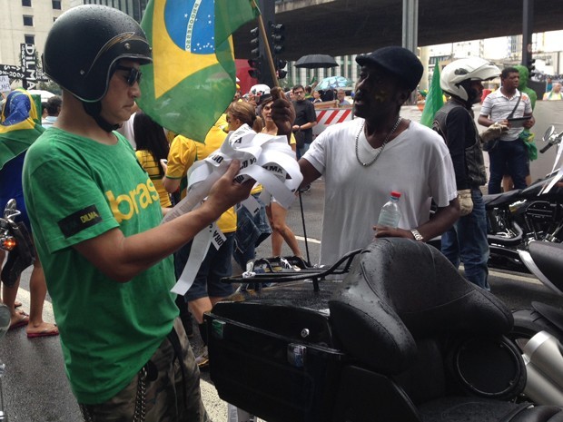 Motociclista faz protesto na Avenida Paulista