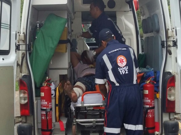 Quatro pessoas ficaram feridas, três delas foram socorridas pelo Samu (Foto: Giro em Ipiaú)