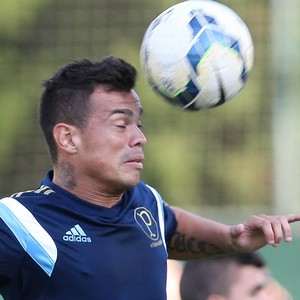 Bernardo é destaque, e Alberto faz malabarismo em treino com Nobre