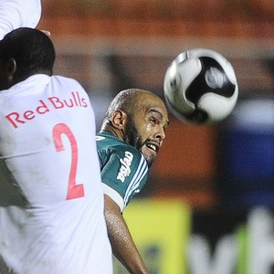 Alecsandro toma terceiro amarelo e desfalca Palmeiras contra Água Santa