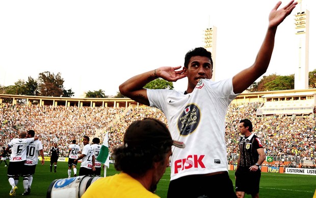 Paulinho, Comemoração, Palmeiras x Corinthians (Foto: Marcos Ribolli / Globoesporte.com) Paulinho, Comemoração, Palmeiras x Corinthians (Foto: Marcos Ribolli / Globoesporte.com)