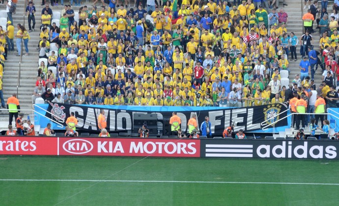 Fifa retira faixas de organizadas do Corinthians na abertura da Copa