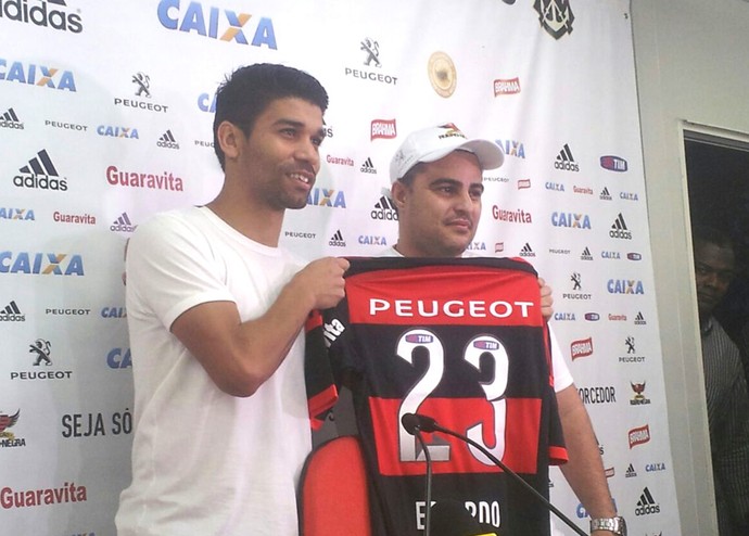 Eduardo da Silva Apresentação Flamengo (Foto: Fred Huber) Eduardo da Silva Apresentação Flamengo (Foto: Fred Huber)