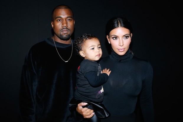 Kanye West e Kim Kardashian com a filha, North (Foto: Getty Images)