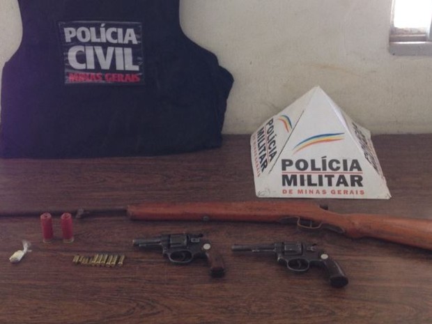 Jovem revelou aos policiais onde ele escondia as armas (Foto: Polícia Civil/Divulgação)