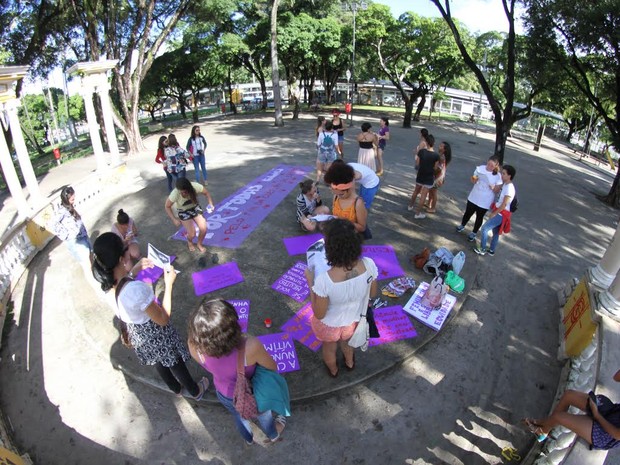 Ato 'Por Todas Elas', na Praça do Derby, no Recife (Foto: Marlon Costa/Pernambuco Press)