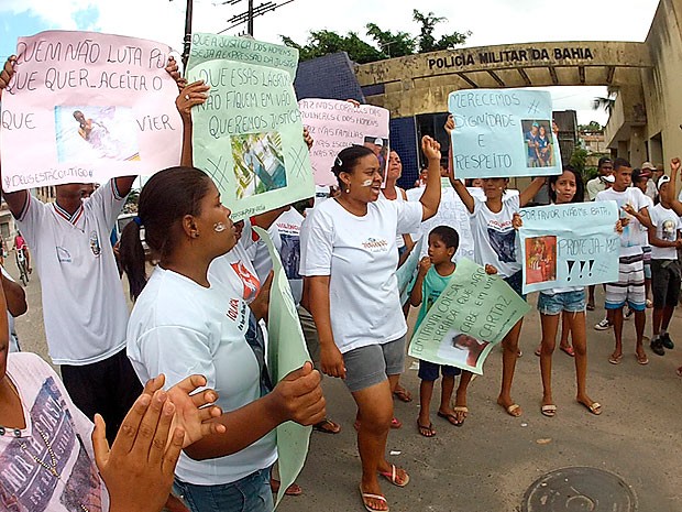 Jovem é internado na UTI após agressão e família acusa polícia (Foto: Ivanildo Santos/ TV Bahia)